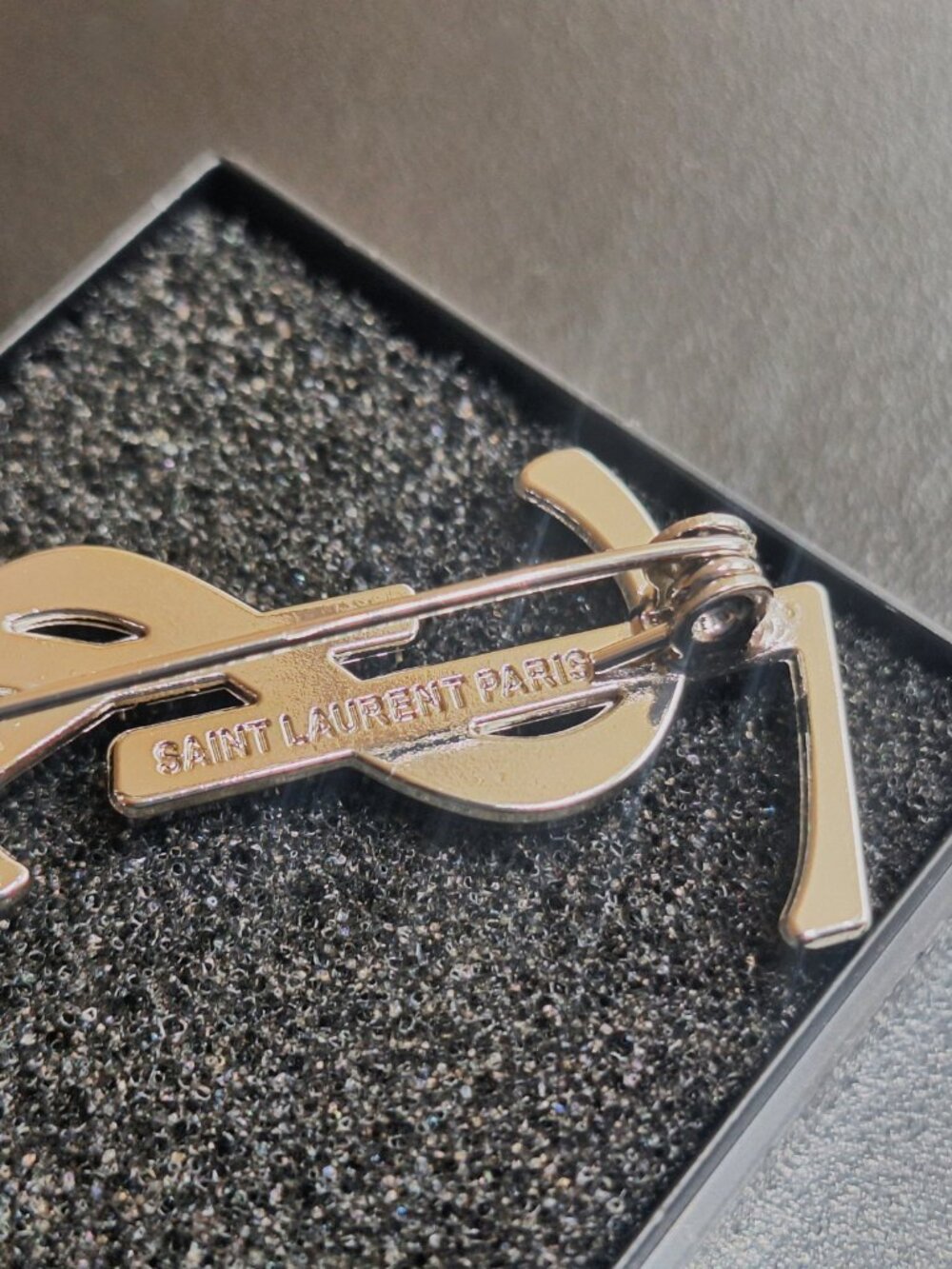 Vintage Silv Yves Saint Laurent YSL Brooch Employee Appreciation Lapel Pin Small - Picture 5 of 8